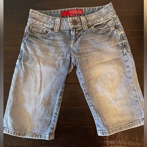 Women’s Guess Jeans stretch size 26 capris